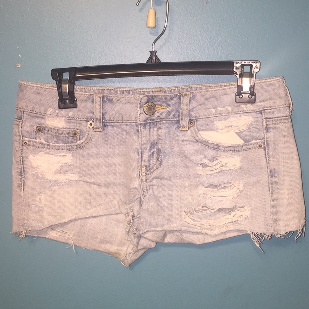 American Eagle light colored shorts!